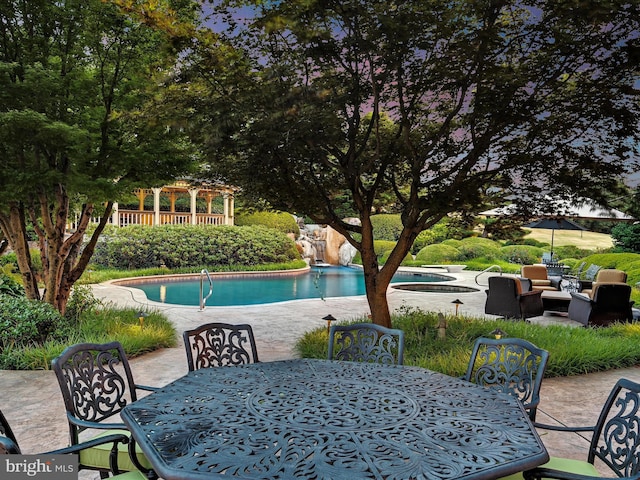 view of patio featuring an outdoor hangout area