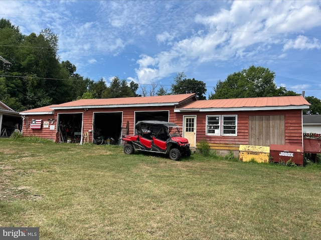 exterior space with an outbuilding and a front yard