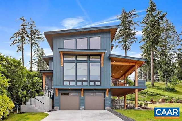 view of front facade featuring a garage and a balcony