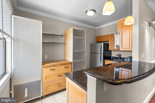 kitchen with stainless steel refrigerator, kitchen peninsula, a breakfast bar, and decorative light fixtures