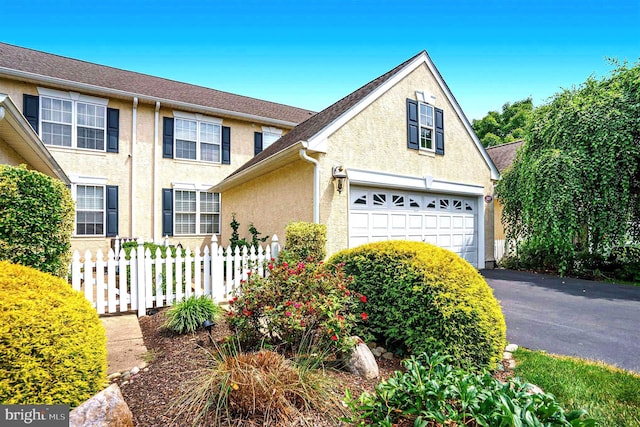 view of front facade featuring a garage