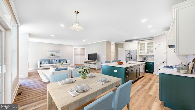 dining area featuring ornamental molding, recessed lighting, visible vents, and light wood finished floors