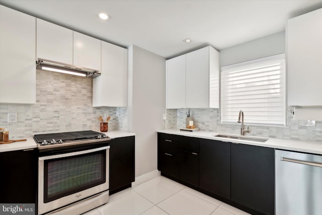 kitchen with sink, stainless steel appliances, and decorative backsplash