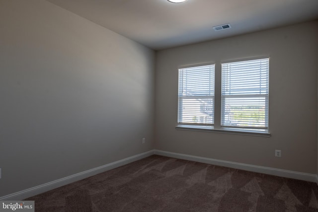 view of carpeted spare room