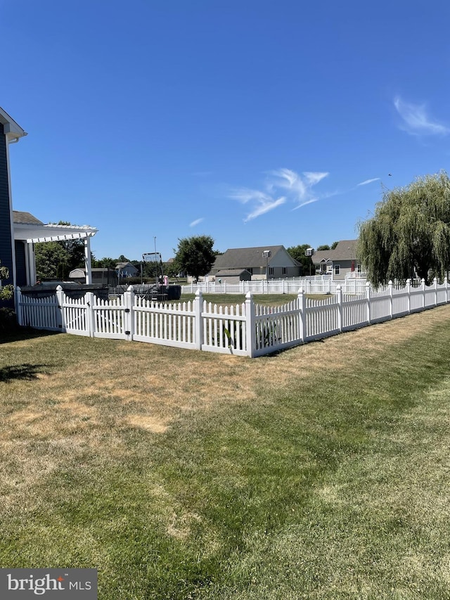 view of yard featuring a pergola