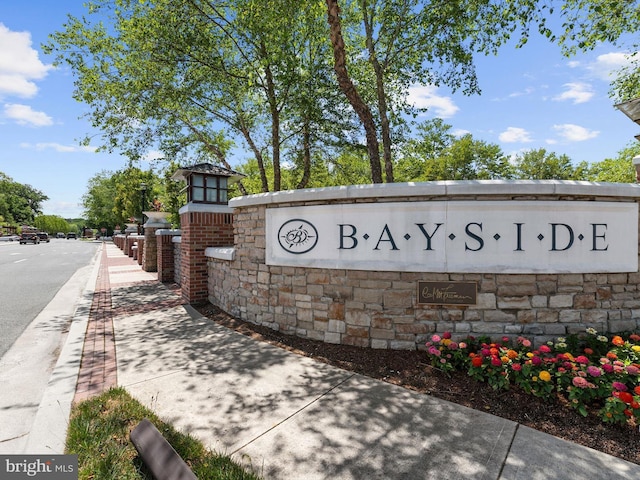 view of community / neighborhood sign