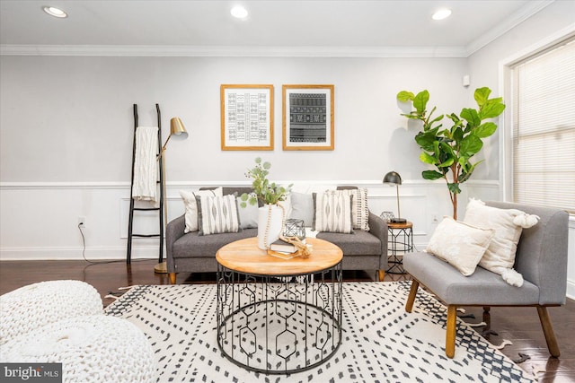 living room featuring baseboards, ornamental molding, wood finished floors, and recessed lighting