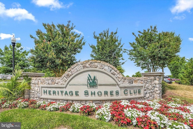 view of community / neighborhood sign