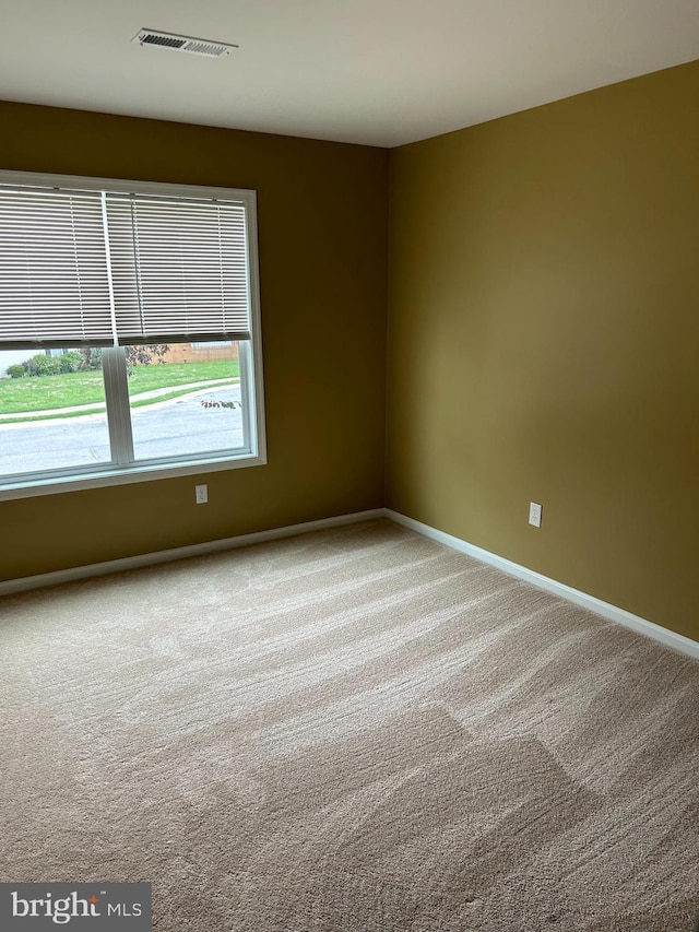 unfurnished room featuring carpet floors