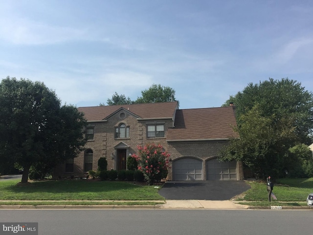 view of front of home featuring a front yard and a garage