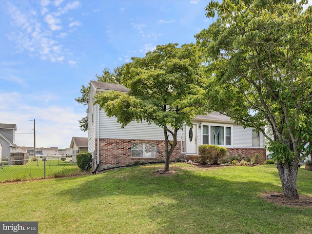 view of front of property with a front lawn