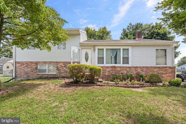 tri-level home featuring a front yard