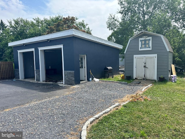 view of outdoor structure with a yard