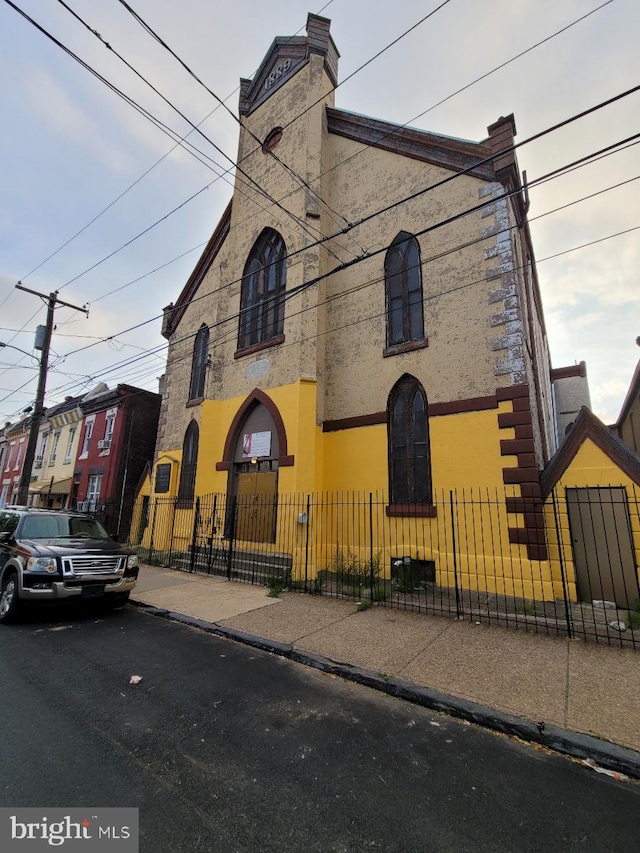 view of front facade