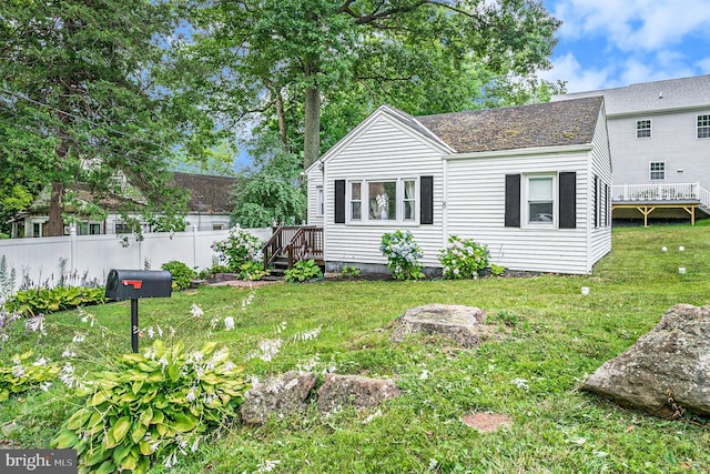 exterior space featuring a front yard