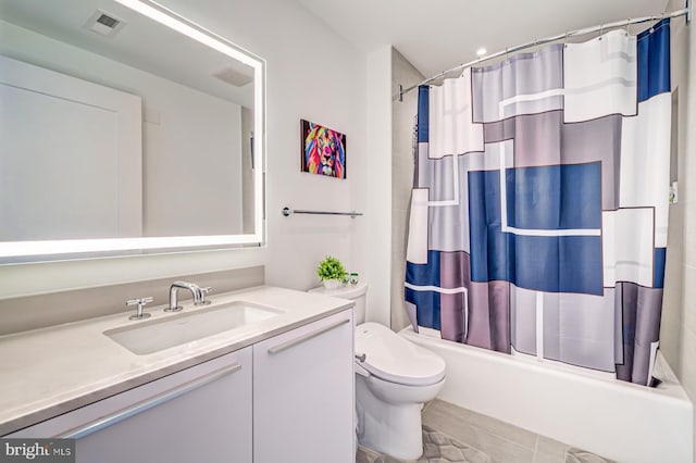 full bathroom with shower / tub combo with curtain, vanity, and toilet