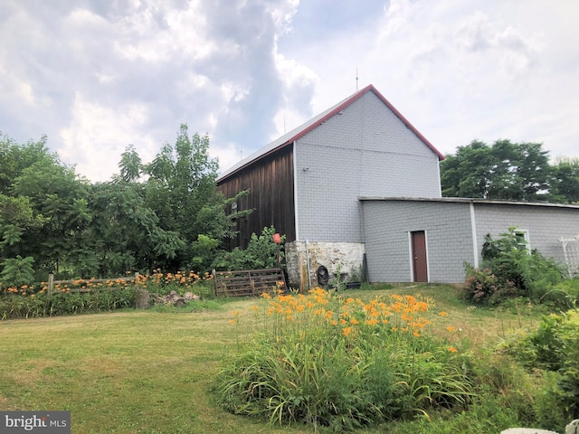 exterior space with a yard