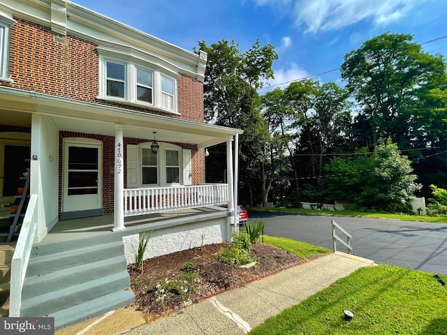 view of front of house with a porch