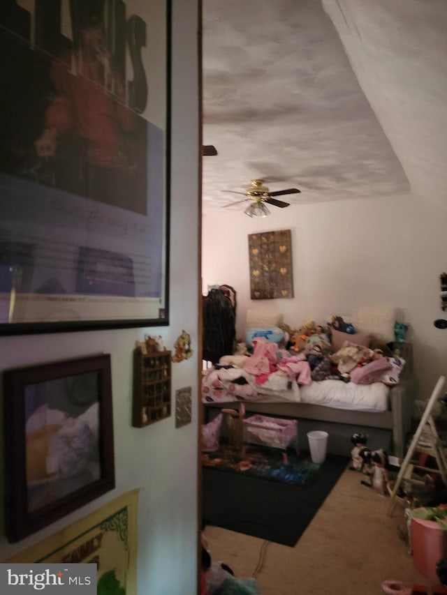 bedroom featuring ceiling fan