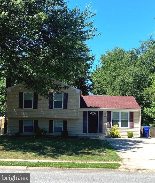 tri-level home with a front lawn