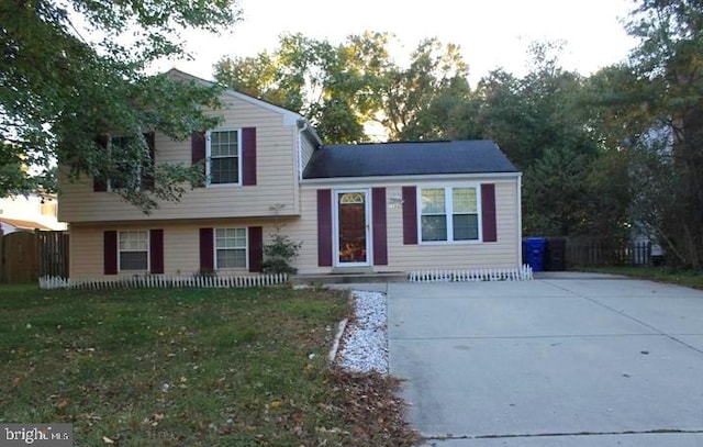 1184 Bannister Cir, Waldorf, MD 20602 - tri-level home featuring concrete driveway