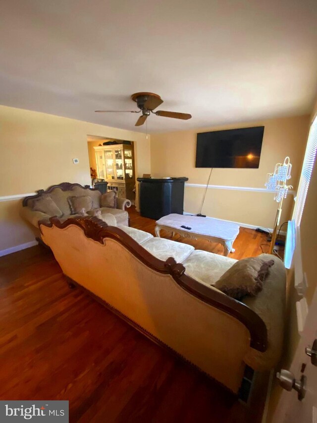 1184 Bannister Cir, Waldorf, MD 20602 - living room featuring wood finished floors, ceiling fan, and baseboards