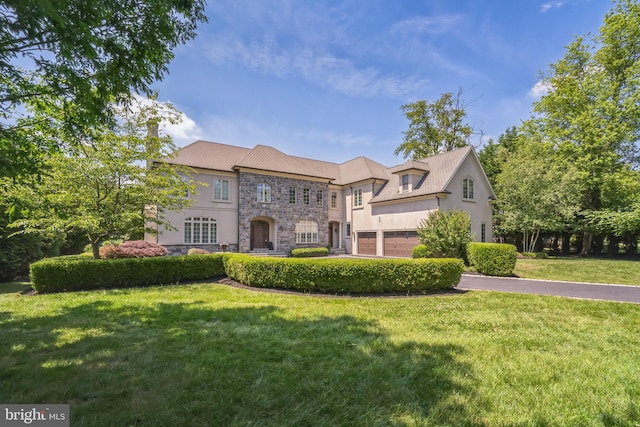 view of front of home with a front lawn