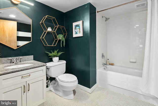 full bathroom featuring shower / bath combo, baseboards, visible vents, toilet, and vanity