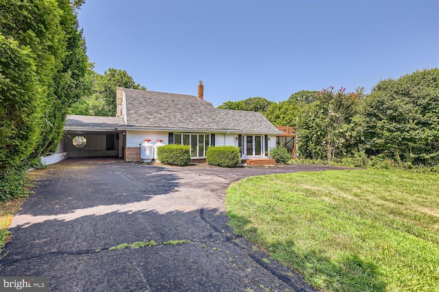 single story home featuring a front yard