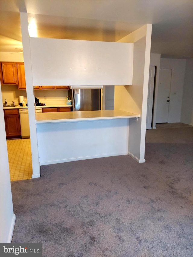 kitchen with kitchen peninsula, stainless steel fridge, and light carpet