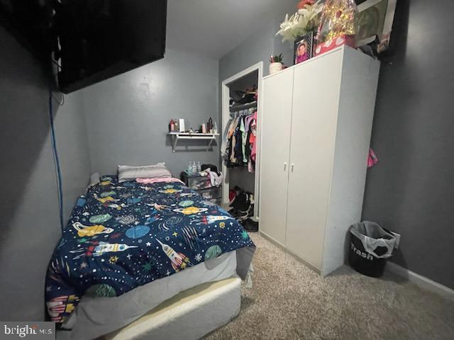 carpeted bedroom featuring a closet