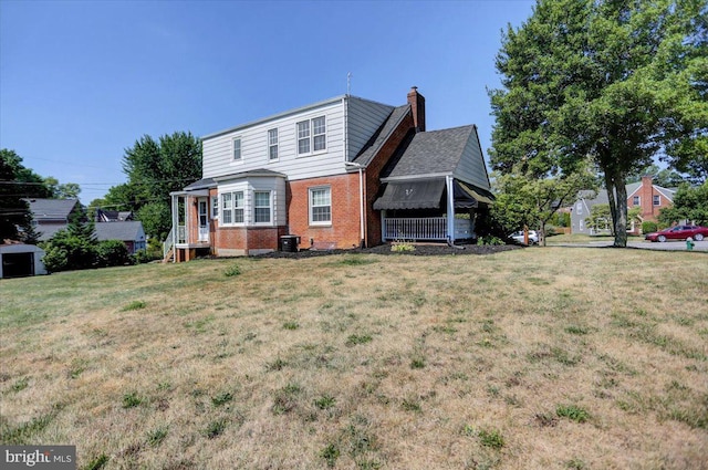 view of front of property featuring central air condition unit and a front yard