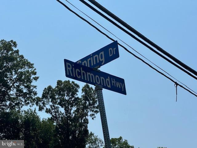 Listing photo 2 for 7014 Richmond Hwy, Alexandria VA 22306