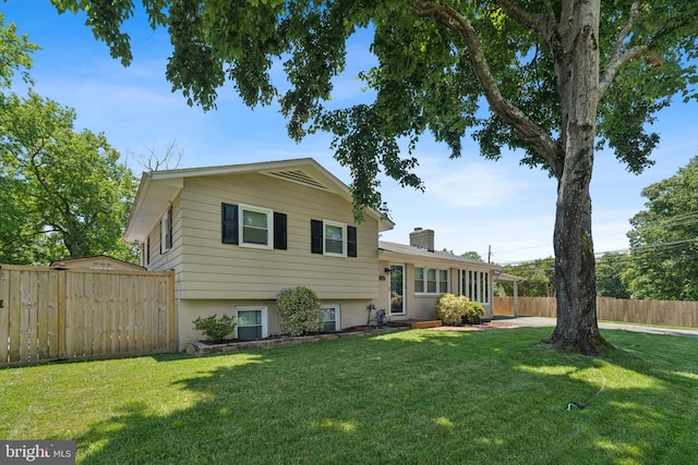 view of front of house with a front lawn