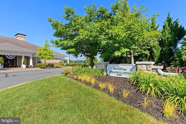 community sign with a lawn