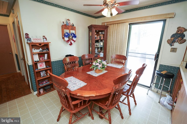 dining space with ceiling fan