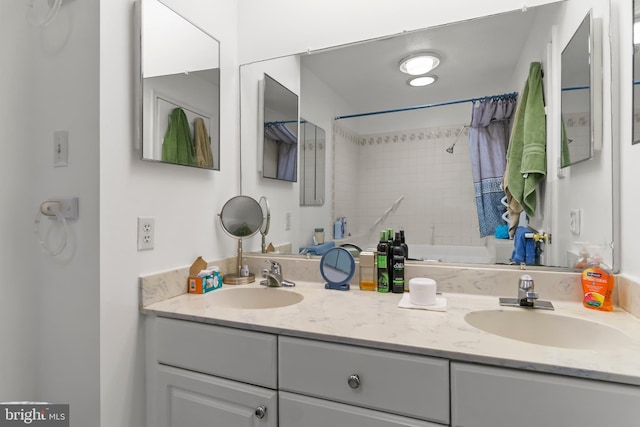 bathroom featuring vanity and tiled shower / bath