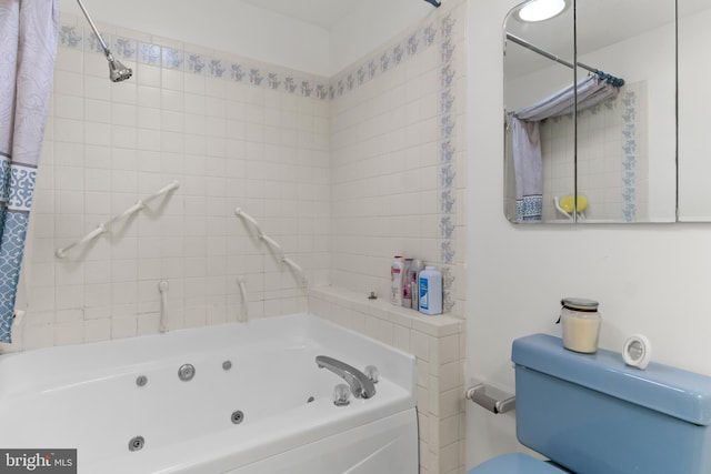 bathroom featuring tiled shower / bath