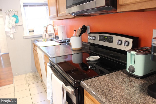 kitchen with electric range, light hardwood / wood-style floors, and sink