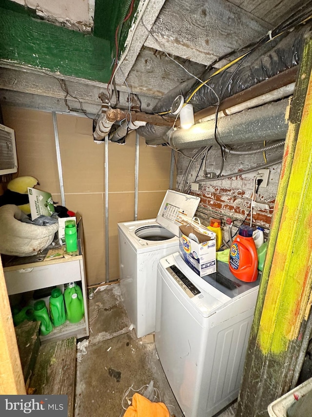 washroom with washer and clothes dryer