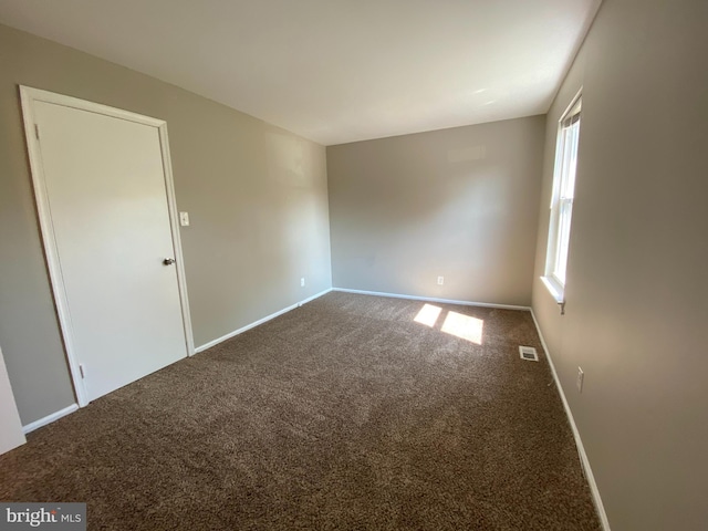 unfurnished room with carpet flooring