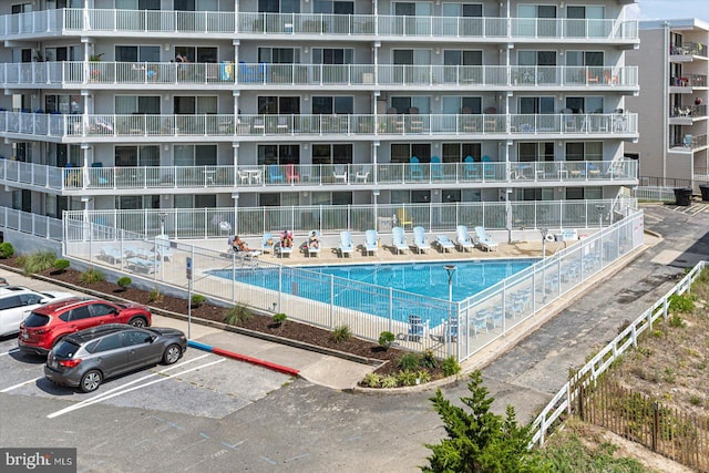 view of swimming pool