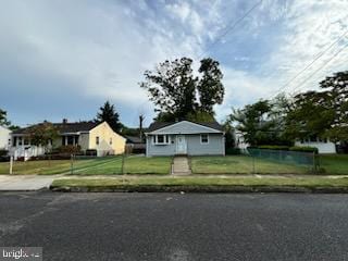 view of front of property with a front yard