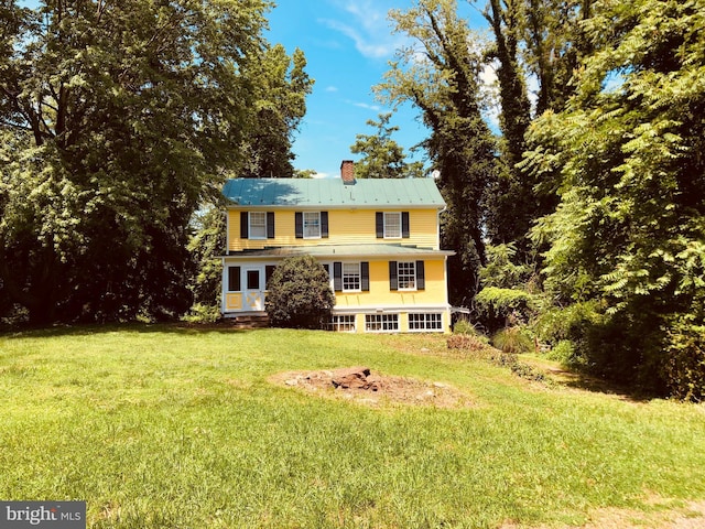 view of front of house featuring a front yard