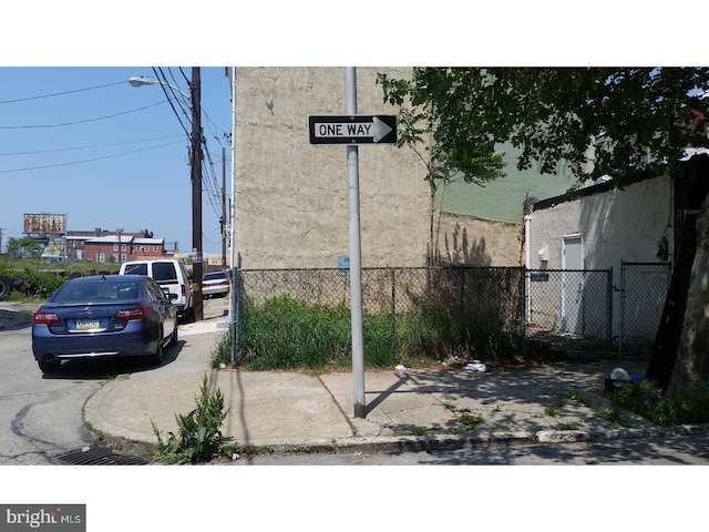 Listing photo 3 for 429 W Jefferson St, Philadelphia PA 19122