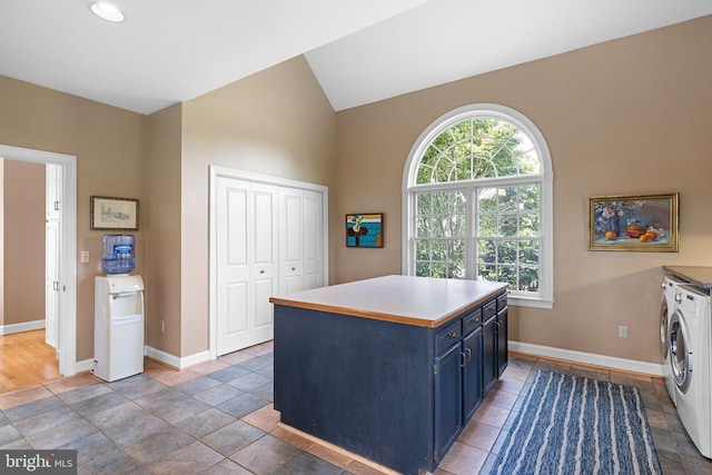 home office featuring vaulted ceiling and washing machine and clothes dryer