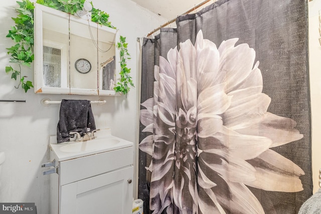 28 N 4th St, Steelton, PA 17113 - bathroom with vanity