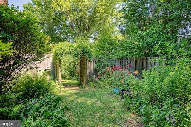 view of yard featuring fence