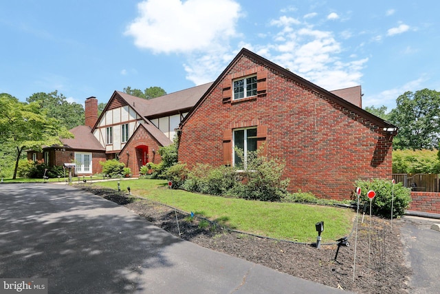 tudor house featuring a front yard