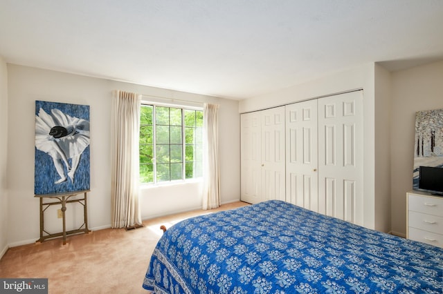 10712 Freds Oak Ct, Burke, VA 22015 - carpeted bedroom featuring baseboards and a closet